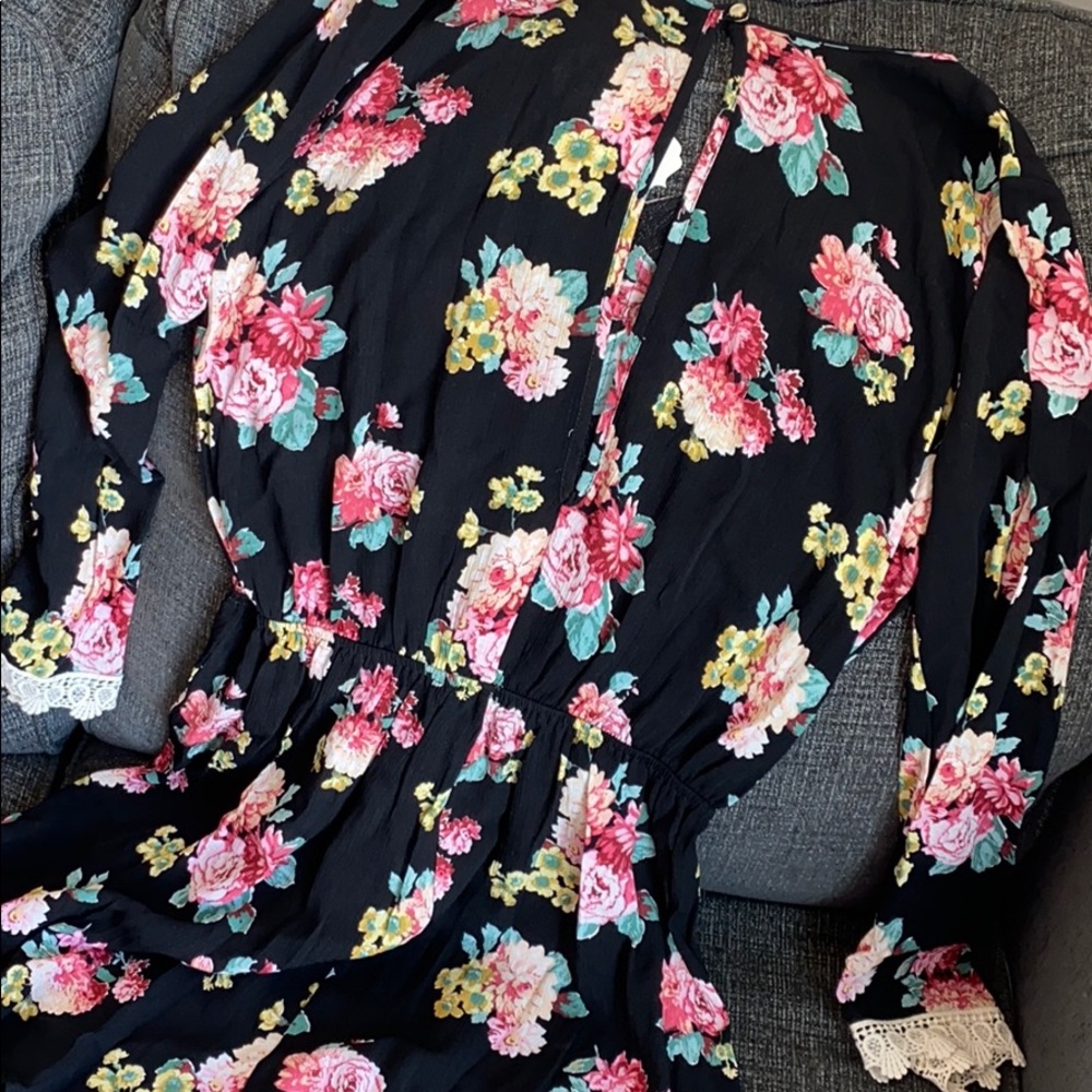 Papillon Lace Floral Print Romper - NWT - Picture 8 of 8